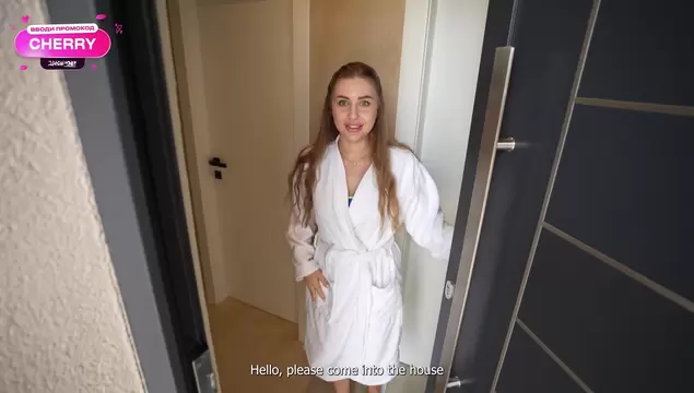 Kiraxxcherry отсосала соседу, когда случайно с ним встретилась в джакузи