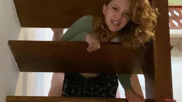 Сводная сестренка застряла на лестнице, а брат тут как тут